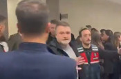 Adliye koridorunda gerginlik! Ufuk Tetik, görüntü alan gazeteciye vurdu