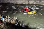 Hakkari'de araç 250 metrelik uçurumdan Zap suyuna düştü
