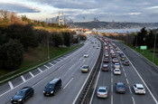 İstanbul'da haftanın ilk iş gününde trafik yoğunluğu yüzde 65'e çıktı