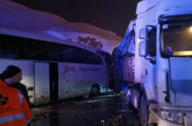 Bingöl'de yolcu otobüsü ile TIR çarpıştı: Yaralılar var