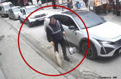 Ordu'da temizlik işçisinin kafasına tabela düştü! O anlar kamerada