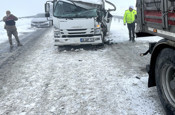 Kars'ta zincirleme kaza! 5 araçta hasar oluştu...