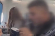 Uçakta sigara içen yolcuya ağır ceza! Kara listeye alındı