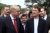 Boğaziçi öğrencileri Cumhurbaşkanı Erdoğan'ı karanfille karşıladı: Erdoğan o öğrenciye 'takma kafana' dedi