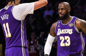 LeBron James'in "triple double" yaptığı maçta Lakers, Mavericks'i yendi