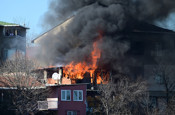 Ümraniye'de gecekonduda korkutan yangın