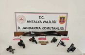 Antalya'da ruhsatsız silah operasyonu: 5 şüpheli gözaltına alındı