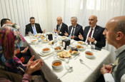İçişleri Bakanı Çiftçi 6 Şubat depremlerinden etkilenen aile ile iftar yaptı