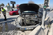 Bakırköy'de 2 araç çarpıştı: Trafik kazasında 4 kişi yaralandı
