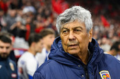 Romanya teknik direktörü Mircea Lucescu, hastaneye kaldırıldı