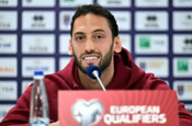 Hakan Çalhanoğlu: Bizi koparmaya çalışanlar var!