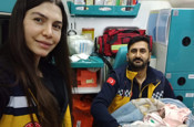 Şanlıurfa'da hamile kadın ambulansta doğum yaptı