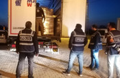 Tokat'ta İran'dan gelen tır durduruldu! Ekipler aramada yakaladı, sürücü gözaltında