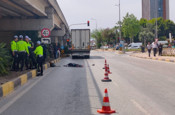 Antalya'da korkunç kaza: Tırın altında kalan kadın hayatını kaybetti