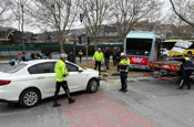 Beyoğlu'nda korkunç kaza! Minibüs ve otomobil çarpıştı: 5 kişi yaralı