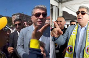 Rambo Okan Hakan Safi'yi alnından öptü, başkan ilan etti