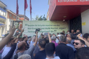 CHP il binası önü karıştı! Yine o pankartı astılar...