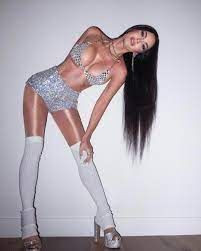 Silikonları eleştiri alan Megan Fox kimseye aldırış etmedi dekolteli pozlarıyla nispet yaptı - Resim: 3