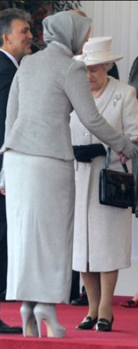 First Lady'nin topuklu ayakkabı krizi - Resim: 1