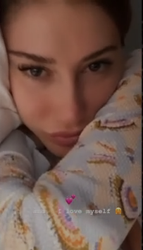 Şeyma Subaşı yataktaki halleriyle 'yok artık' dedirtti öpüşme anlarını da yayınlamıştı - Resim: 4