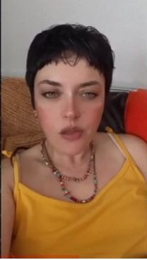 Ezgi Mola ve Merve Dizdar'ın ayak kokusu paylaşımları! ''Arkamı bir döndüm, çıplak ayakları dibimde duruyor..'' - Resim: 4