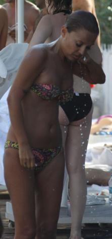 Demet Akalın sahilde böyle görüntülendi - Resim: 1