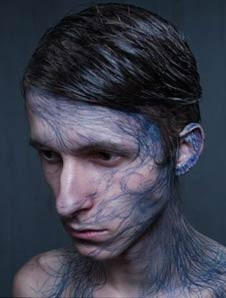 Kafasını şekilden şekile soktu - Resim: 2