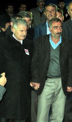 Bakan Yıldırım'ın elini bırakmadı - Resim: 1