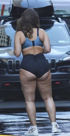 Ashley Graham selülitli bacakları ile şoke etti - Resim: 4