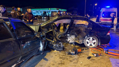 Sakarya'da iki otomobil kafa kafaya çarpıştı: 1 ölü 2 yaralı