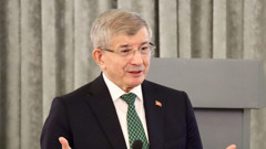 Davutoğlu: "Türkiye'nin savaşın etkilerinden uzakta kalma politikası doğrudur ama..."