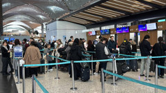 İstanbul'daki havalimanlarında tatil yoğunluğu başladı