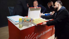 Gürsel Tekin'in göndermesi CHP kulislerini karıştıracak: ''Baklava kutuları tehlikelidir''