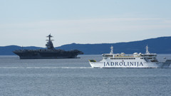 Sır dolu yangının çıktığı ABD uçak gemisi Hırvatistan'a ulaştı