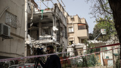 İran füzeleri Tel Aviv'e yağdı binalar ve araçlar hasar aldı