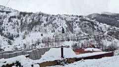 Erzincan'da kar sürprizi! Yükseklerde ertkisini sürdürüyor...