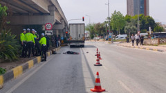 Antalya'da korkunç kaza: Tırın altında kalan kadın hayatını kaybetti