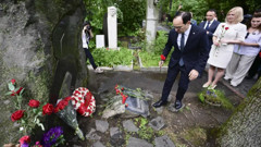 Nazım Hikmet Ran, ölümünün 63. yılında Moskova’daki mezarı başında anıldı