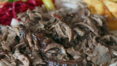 Döner servisi sırasında kızgın tereyağ bebeğin üzerine döküldü!