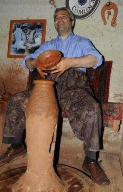 Bakan Ergün çanak çömlek yaptı - Resim: 1