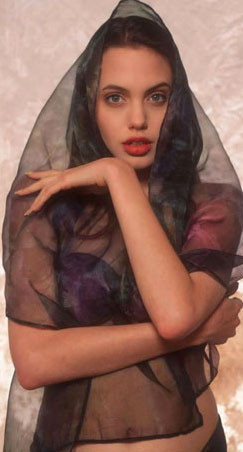 Angelina Jolie 16 yaşında! - Resim: 3