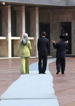 Bayan Obama başörtüsü taktı - Resim: 1