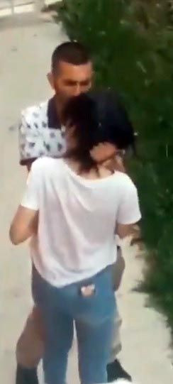 Erzurum'da genç kadını sokak ortasında darbetti müdahale edenlere ‘sana ne’ dedi - Resim: 1