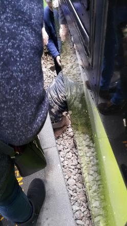 Metroda can pazarı dehşet anları kameralara yansıdı - Resim: 2