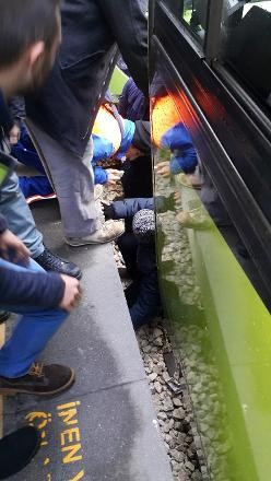 Metroda can pazarı dehşet anları kameralara yansıdı - Resim: 4