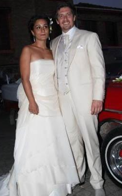 Ünlü oyuncu düğününe bu arabayla geldi - Resim: 4