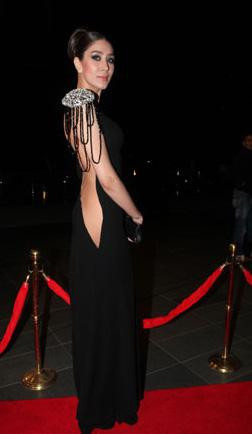 Ödül gecesine bu dekolte damga vurdu - Resim: 3