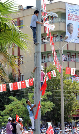 Liderlerin meydanlardaki söz savaşı - Resim: 2