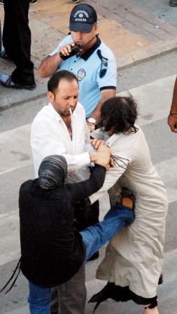 Saç saça baş başa kavga ettiler - Resim: 2