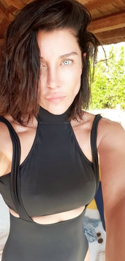 Deniz Akkaya'dan olay yaratan poz! Tepkiler çığ gibi - Resim: 1